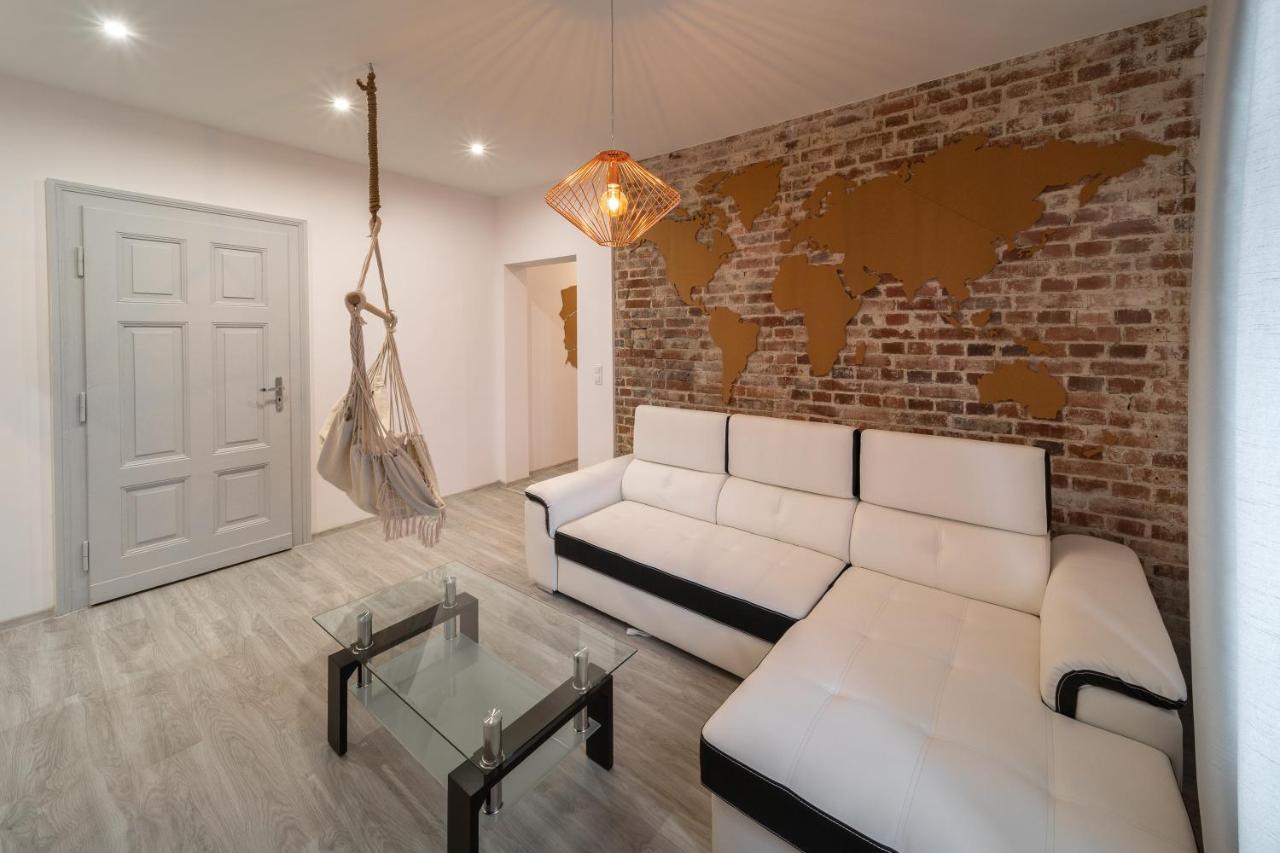 Around The World Vision - Centrum Apartment Opole